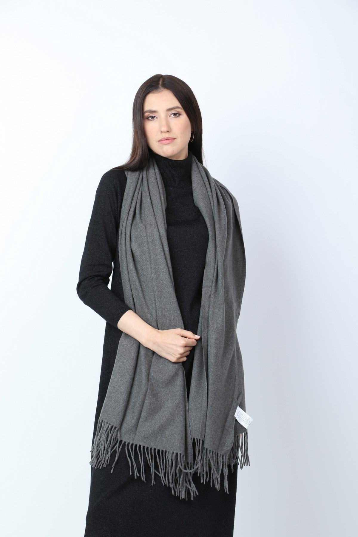 ميكا شال نسائي طويل سادة مزين بشراشيب