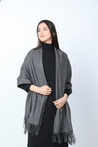 ميكا شال نسائي طويل سادة مزين بشراشيب