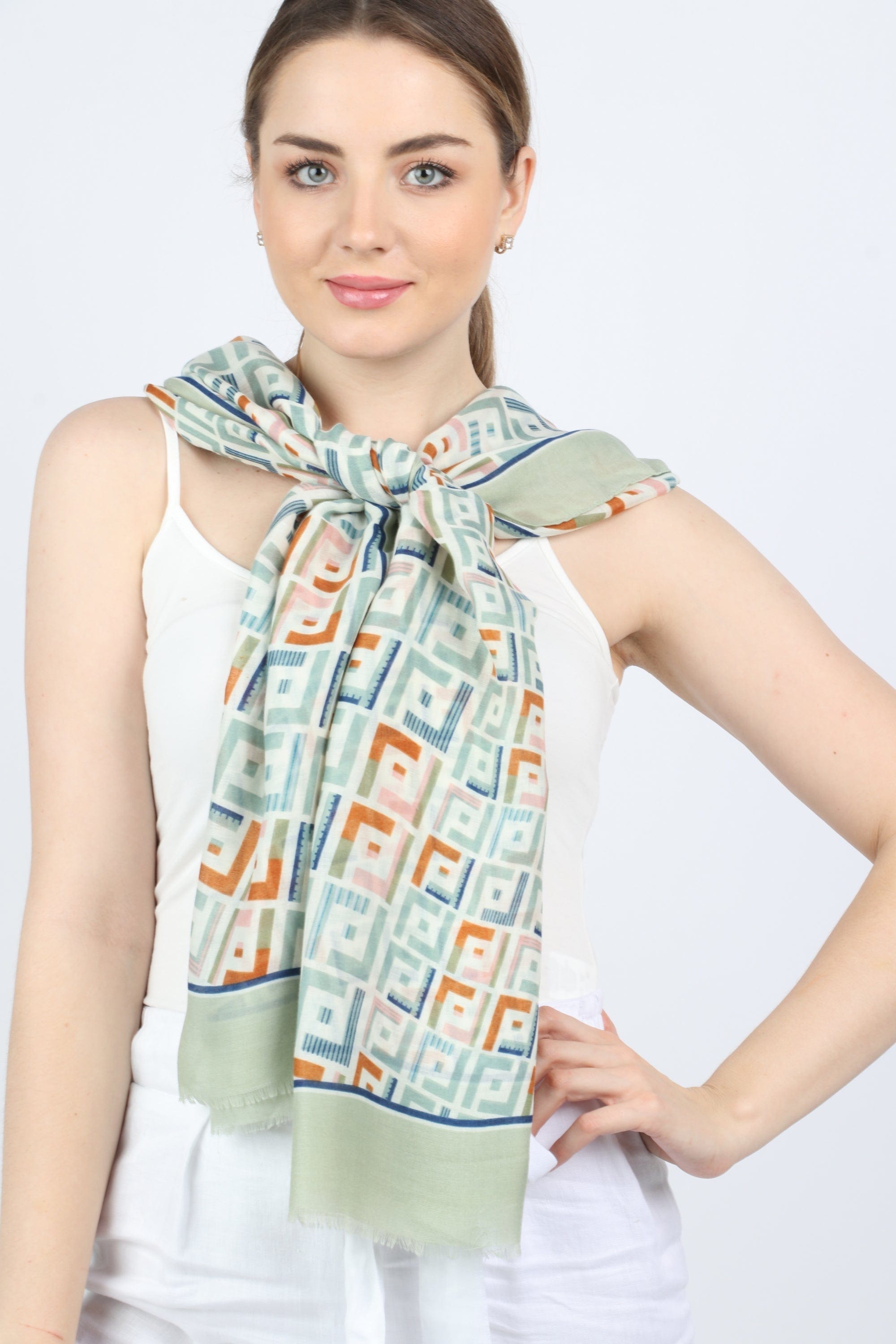 ميكا وشاح منقوش نسائي