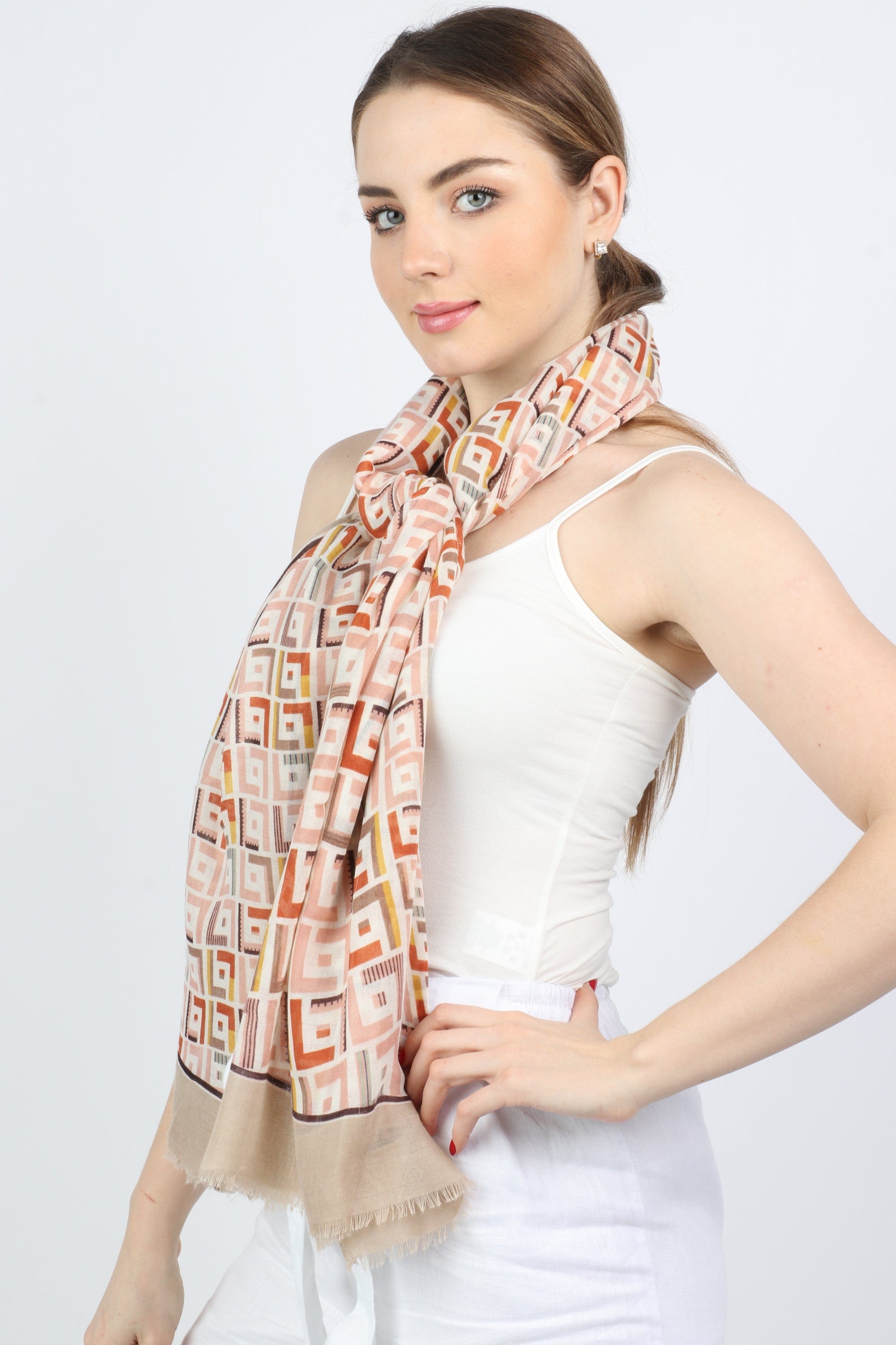 ميكا وشاح منقوش نسائي