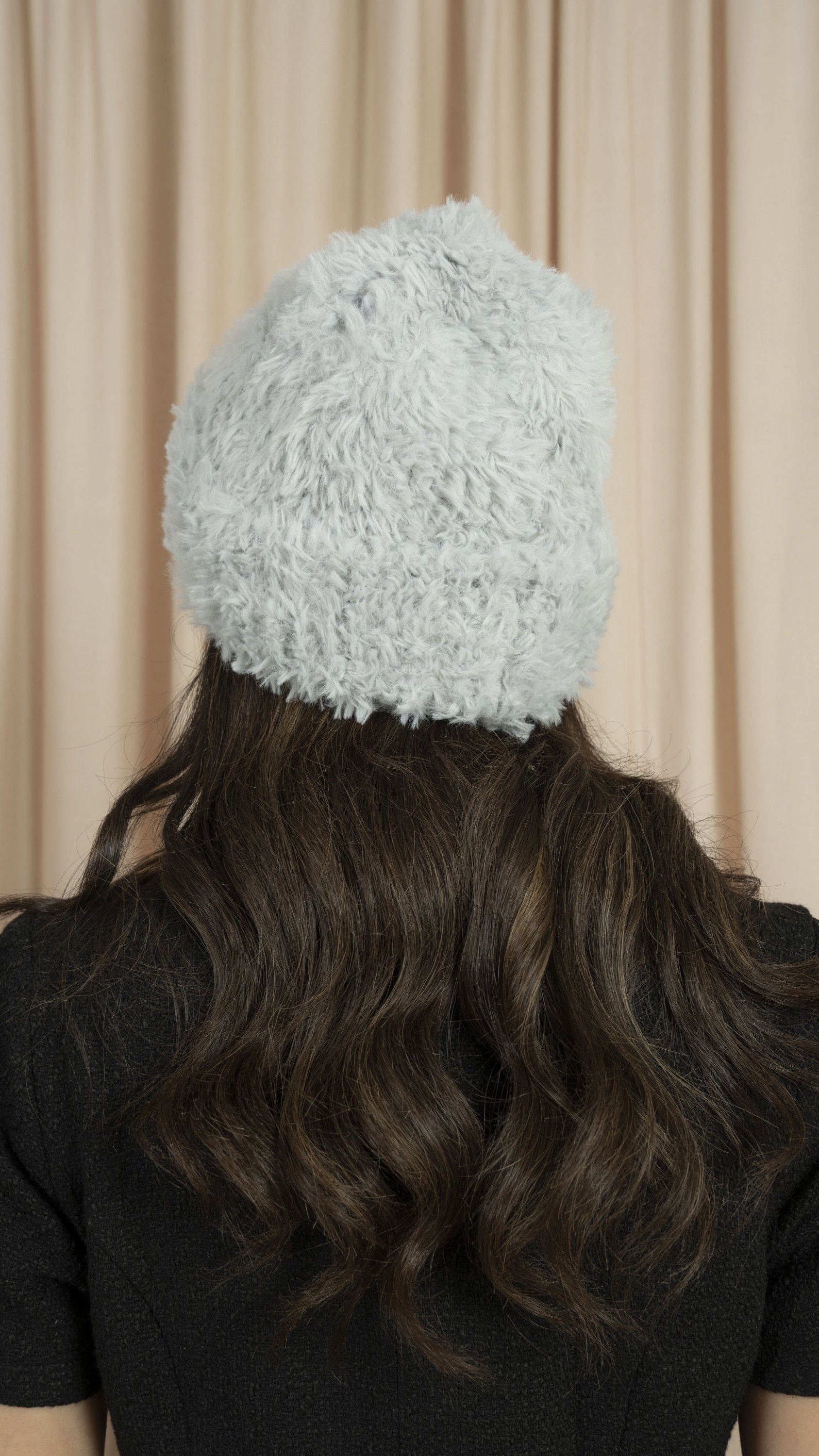 ميكا طاقية فرو سادة نسائي رمادي فاتح