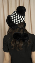 ميكا طاقية فرو نسائية مزينة بمربعات أسود