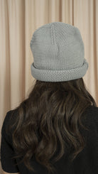 نتشي قبعة صوف على الشعر نسائية رمادي