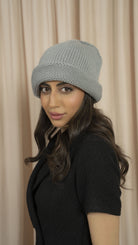 نتشي قبعة صوف على الشعر نسائية رمادي