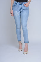 ميكا بنطلون سكيني نسائي بطبعة علي الفخذ