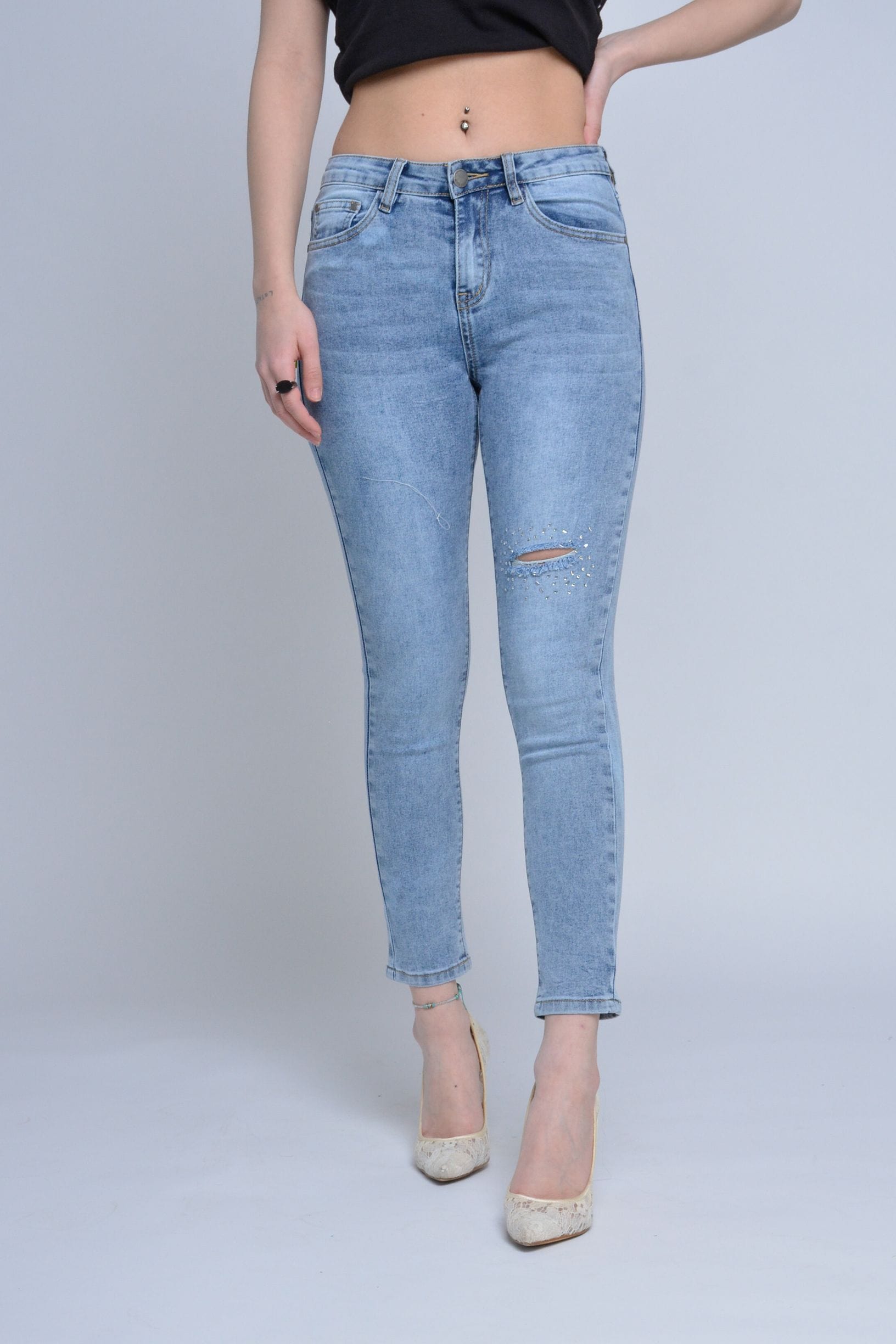 ميكا بنطلون جينز مقطع ومطرز بسحاب وزرار وجيوب طويل نسائي