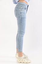 ميكا بنطلون هاي ويست طويل سكيني بأزرار نسائي