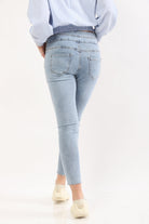 ميكا بنطلون هاي ويست طويل سكيني بأزرار نسائي