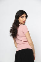 ميكا بلوزة بأكمام قصيرة مضلعة سادة