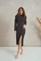 ميكا فستان ميدي ضيق بفتحة فخذ من الأمام بأكمام طويلة