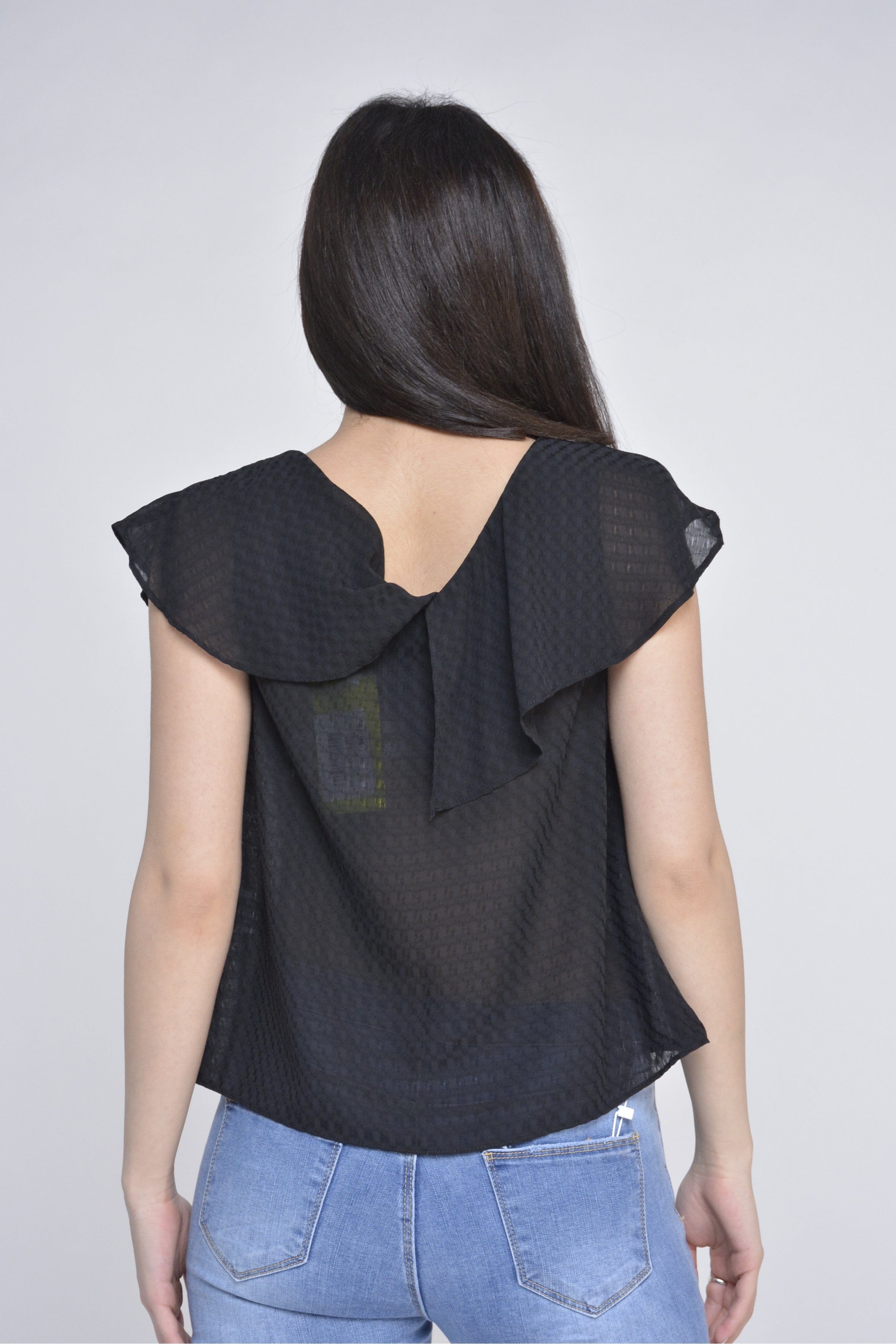 ميكا بلوزة مكشكشة نسائية بفتحة رقبة V