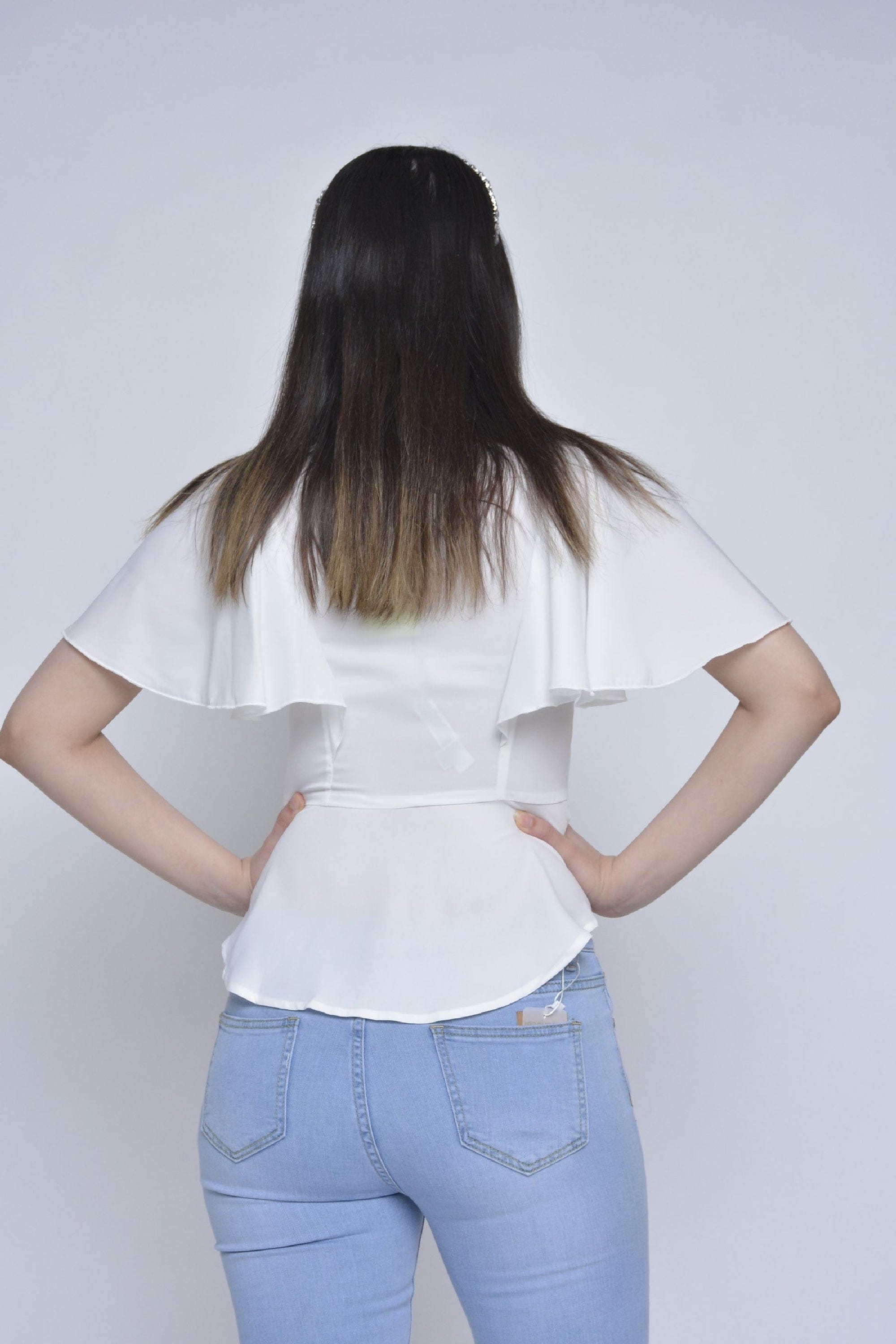 ميكا بلوزة كلاسيك بأزرار أمامية وكم قصير فراشة نسائي