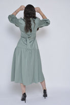 ميكا فستان ميدي مفتوح من الأمام بحزام خصر