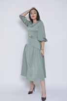 ميكا فستان ميدي مفتوح من الأمام بحزام خصر