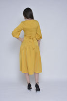 ميكا فستان ميدي مفتوح من الأمام بحزام خصر