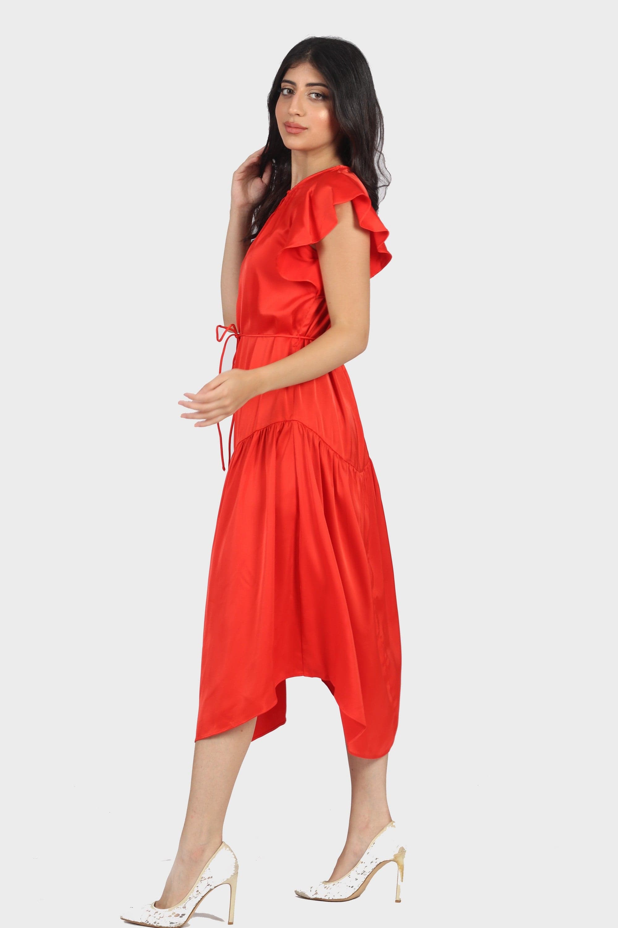 ميكا فستان ميدي سادة برباط على الخصر على شكل فراشة