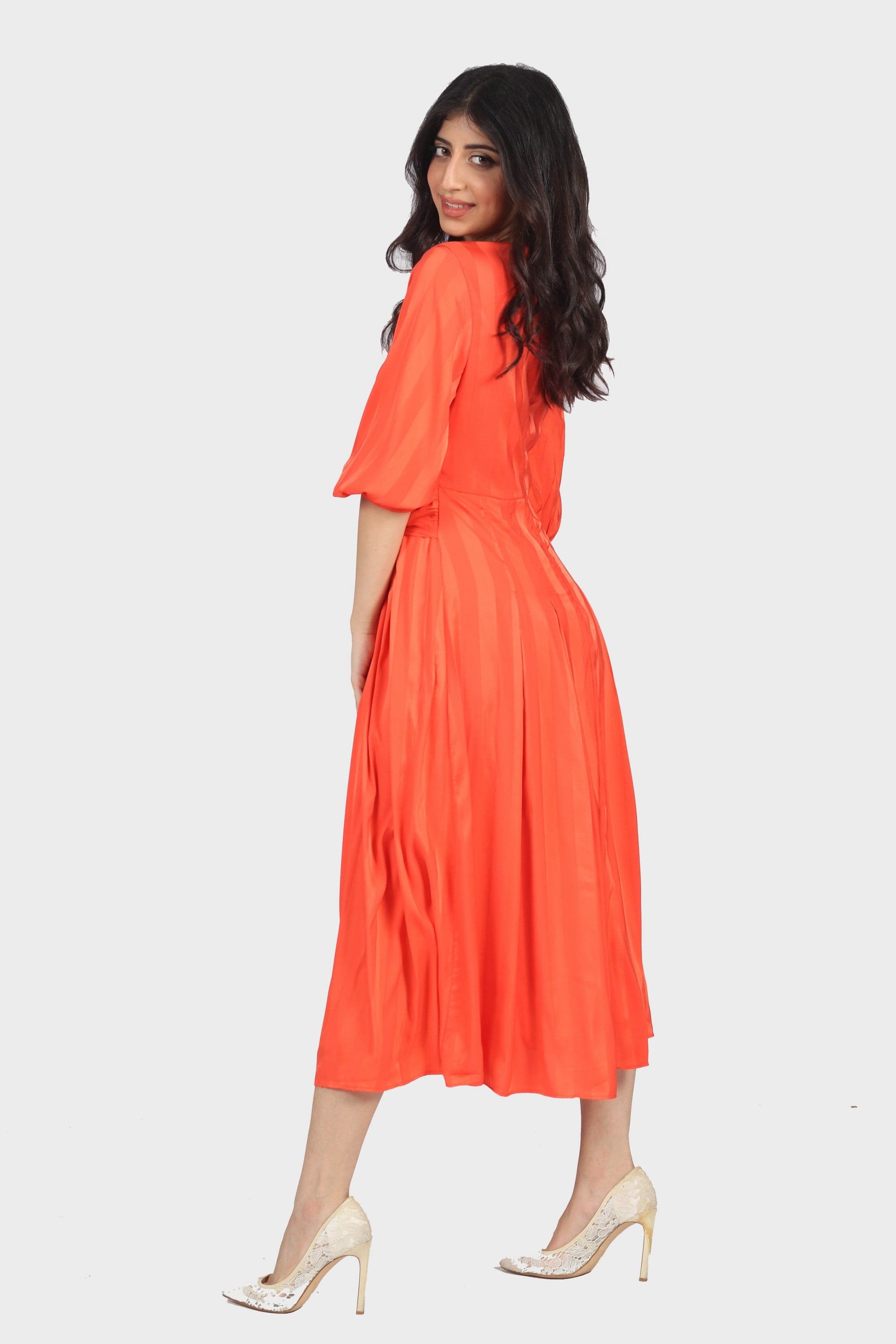 ميكا فستان ميدي بأكمام 4/3 مزموم من الخصر