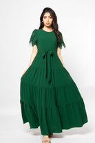 ميكا فستان طويل بأكمام قصيرة بياقة دائرية مزين بدانتيل على الكم