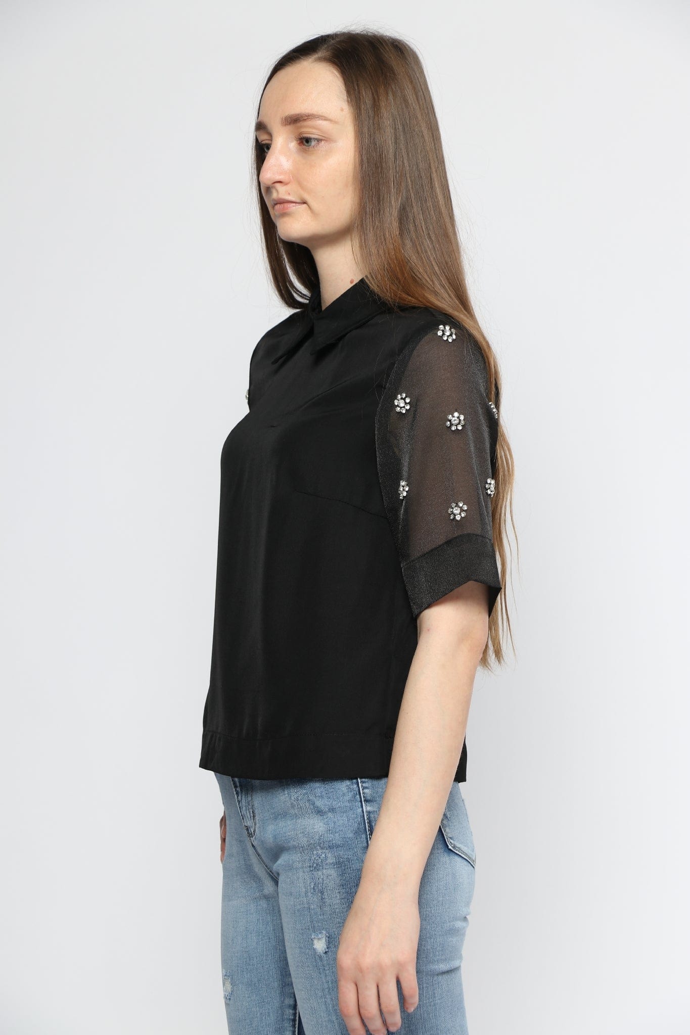 ميكا بلوزة سادة بياقة نص كم شيفون مطرز نسائي