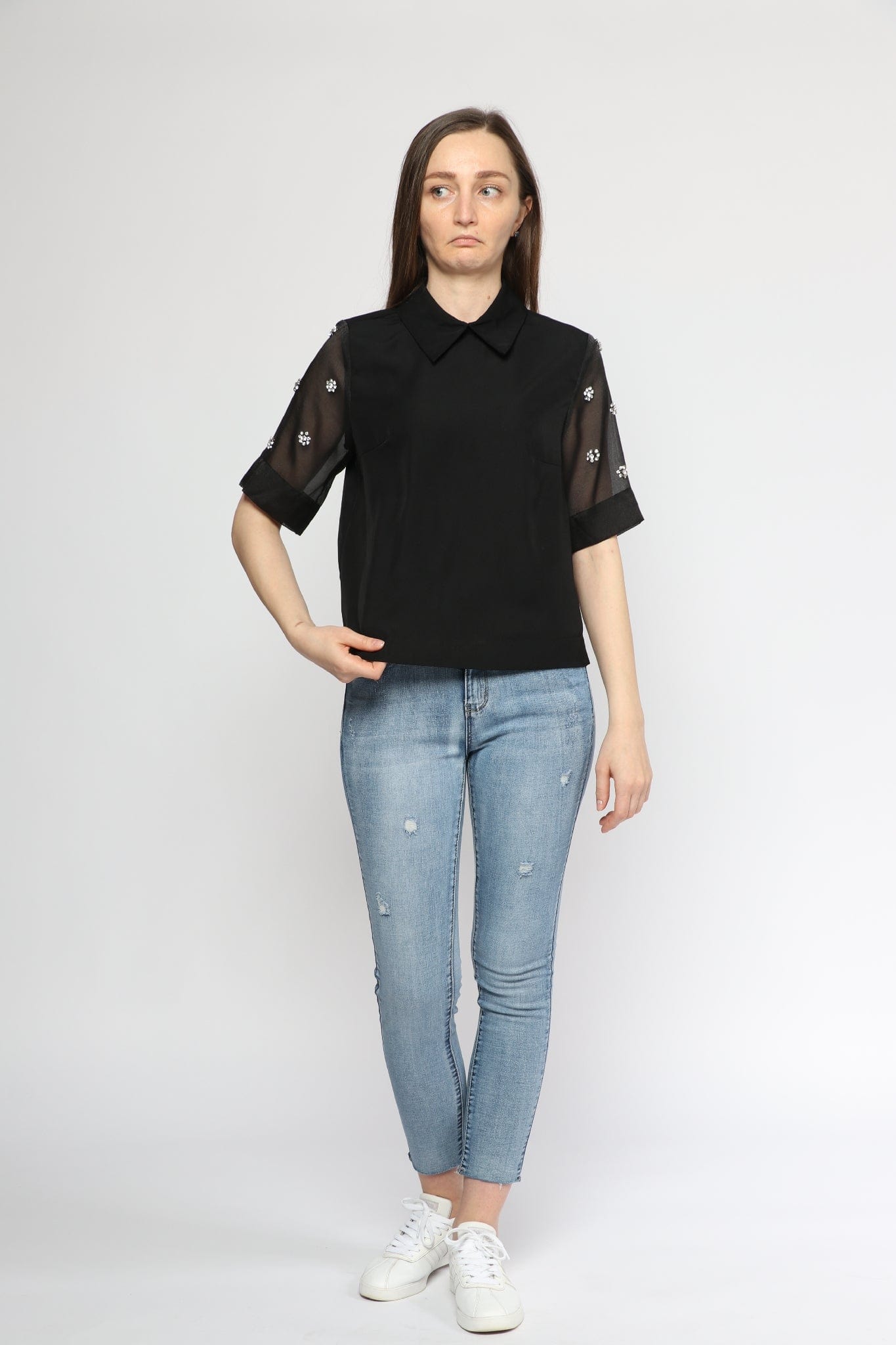 ميكا بلوزة سادة بياقة نص كم شيفون مطرز نسائي