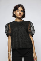 ميكا بلوزة بأكمام قصيرة شفافة بياقة دائرية