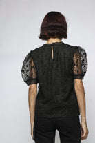 ميكا بلوزة بأكمام قصيرة شفافة بياقة دائرية