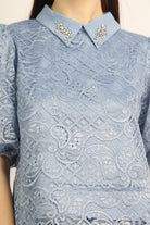 ميكا بلوزة دانتيل بياقة مطرزة بأكمام منفوخة نسائي