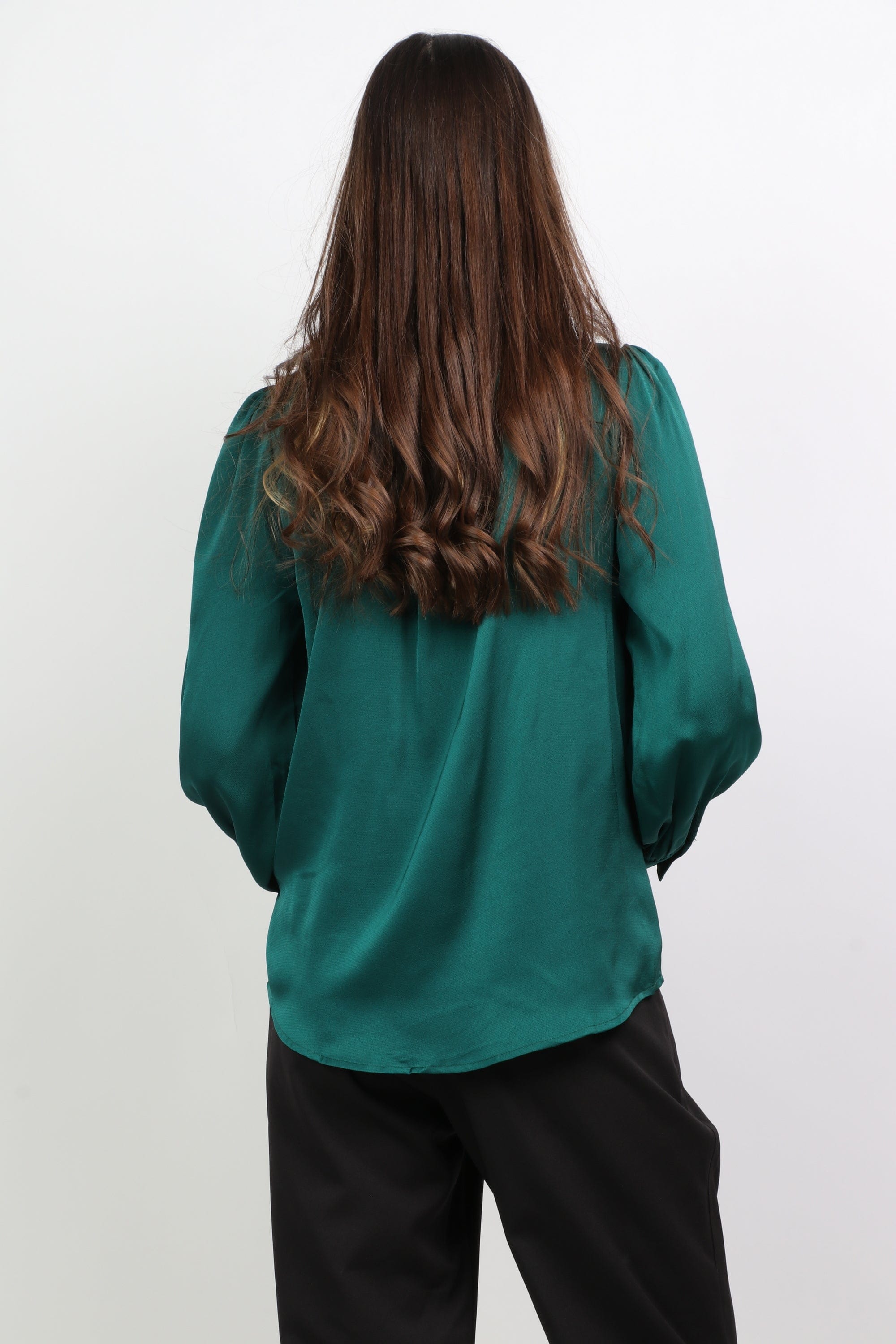 ميكا قميص سادة بأزرار أمامية بياقة دانتيل وكم طويل