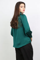 ميكا قميص سادة بأزرار أمامية بياقة دانتيل وكم طويل