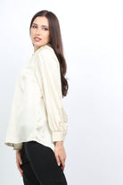 ميكا قميص سادة بأزرار أمامية بياقة دانتيل وكم طويل