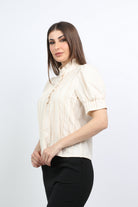 ميكا بلوزة رسمية بليسيه بأزرار أمامية كم قصير منفوخ نسائي