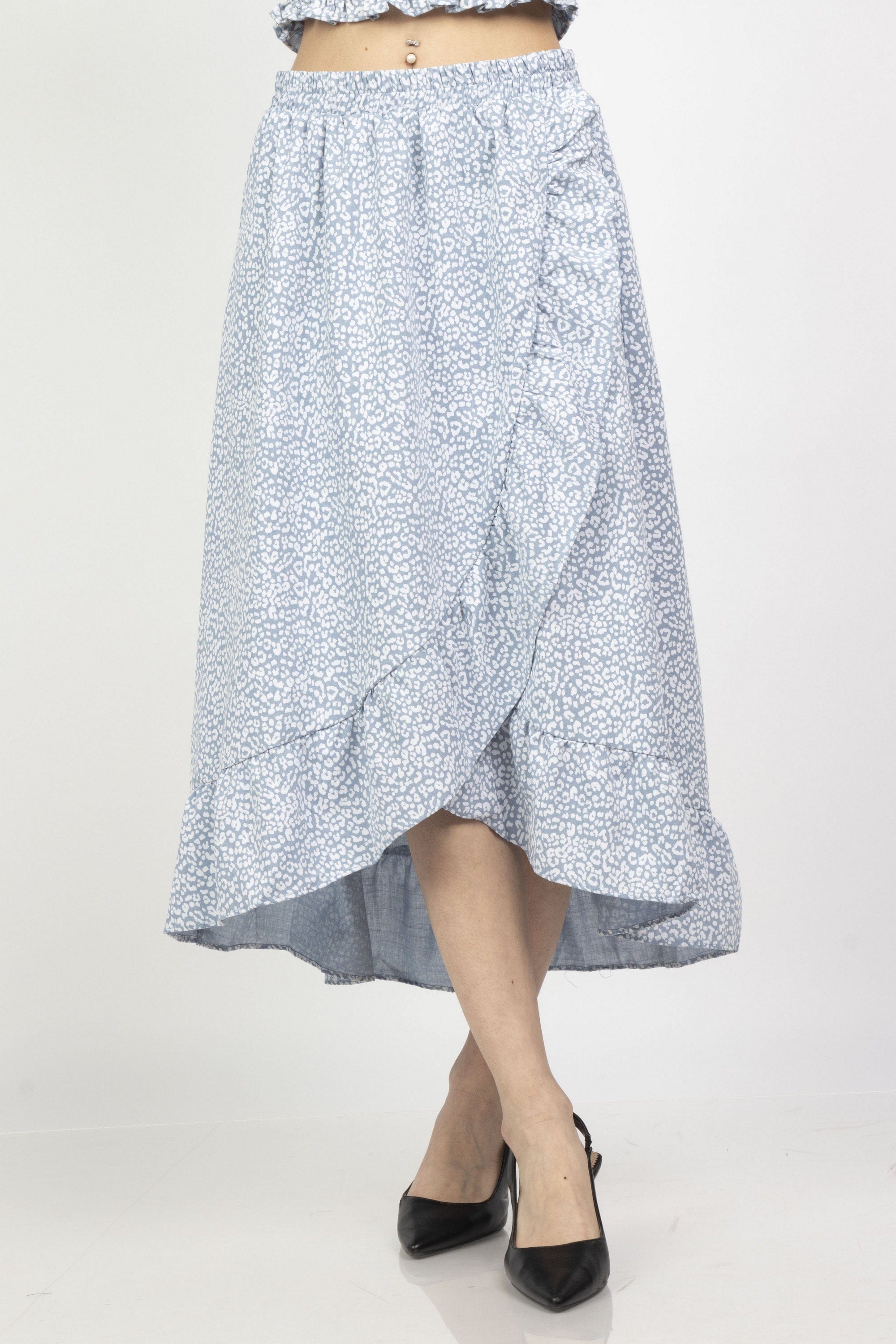 ميكا تنورة ميدي ملفوفة منقوشة بكشكش من الأطراف