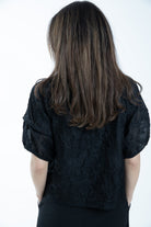 ميكا توب مطرز مشجر كم قصير بف نسائي