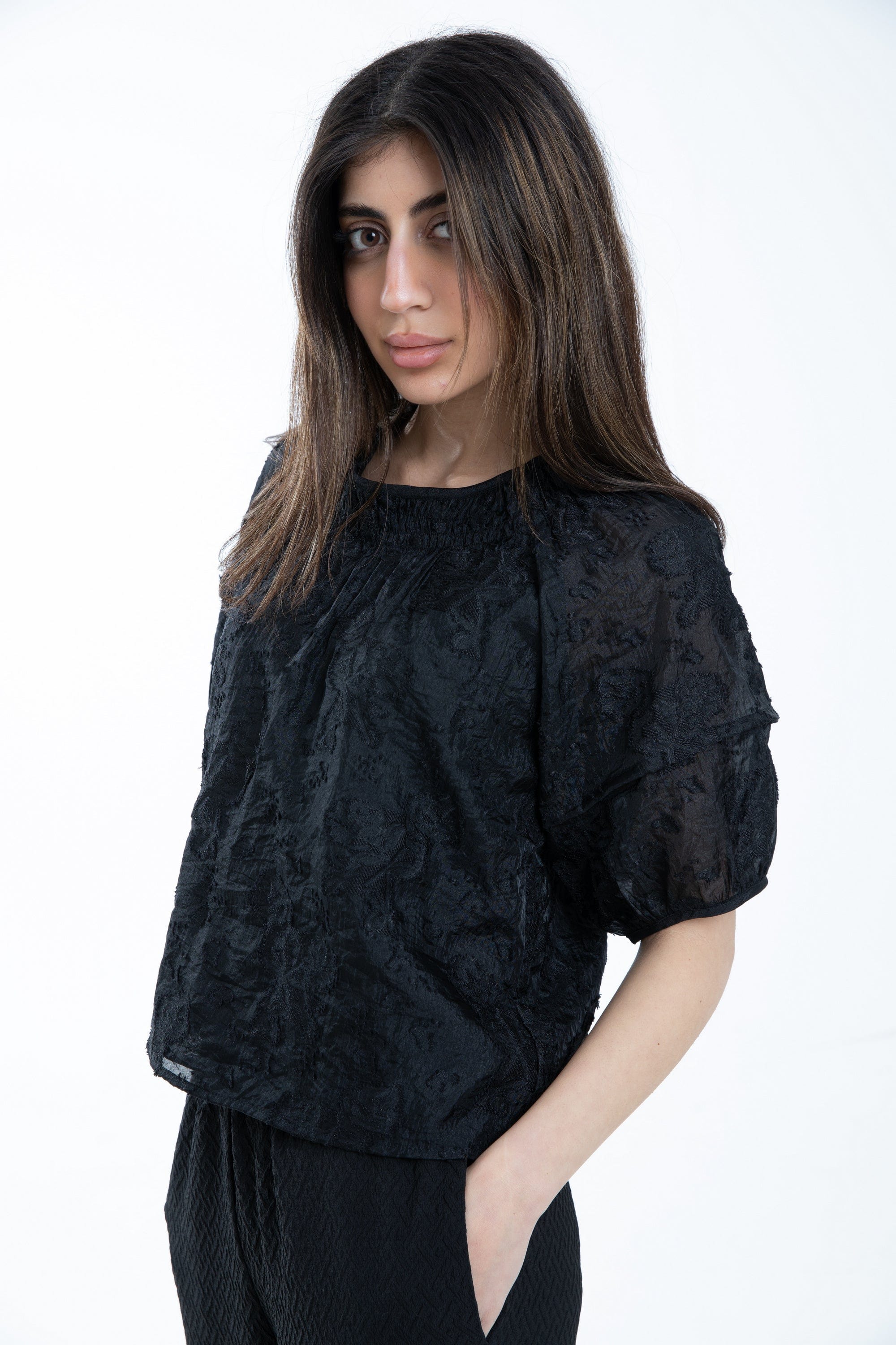 ميكا توب مطرز مشجر كم قصير بف نسائي