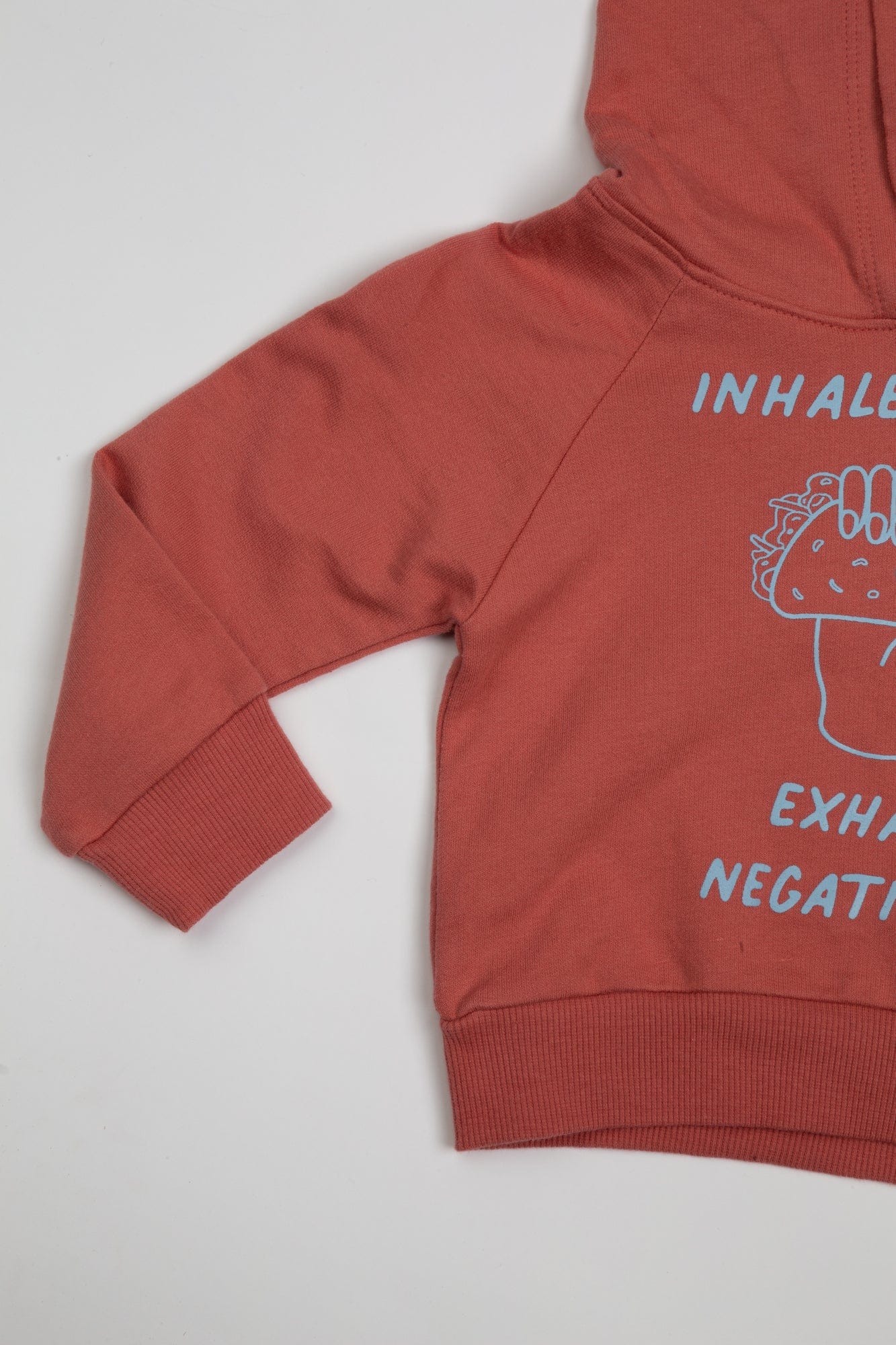 جينجرسنابس هودي بطبعة أمامية كم طويل وقبعة رضع أولادي أحمر