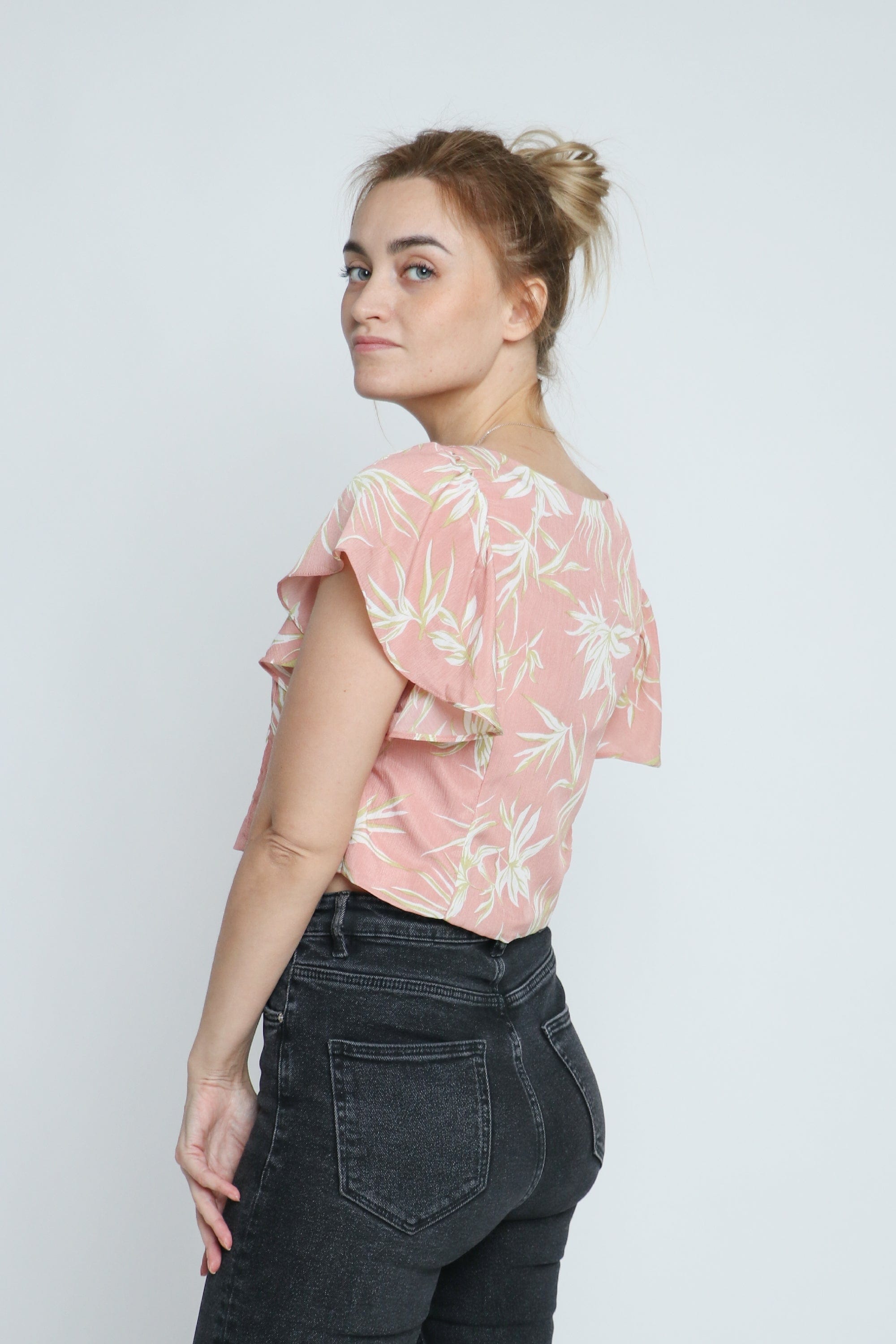 ميكا بلوزة مشجرة نص بطن كم قصير مكشكش نسائية