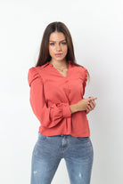 ميكا بلوزة بأكمام طويلة سادة بأزرار أمامية وأكتاف وفتحة سبعة