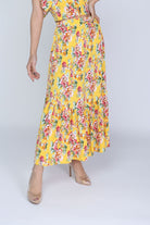 ميكا تنورة ميدي مشجرة بطبعة ورود صغيرة ذيل كلوش