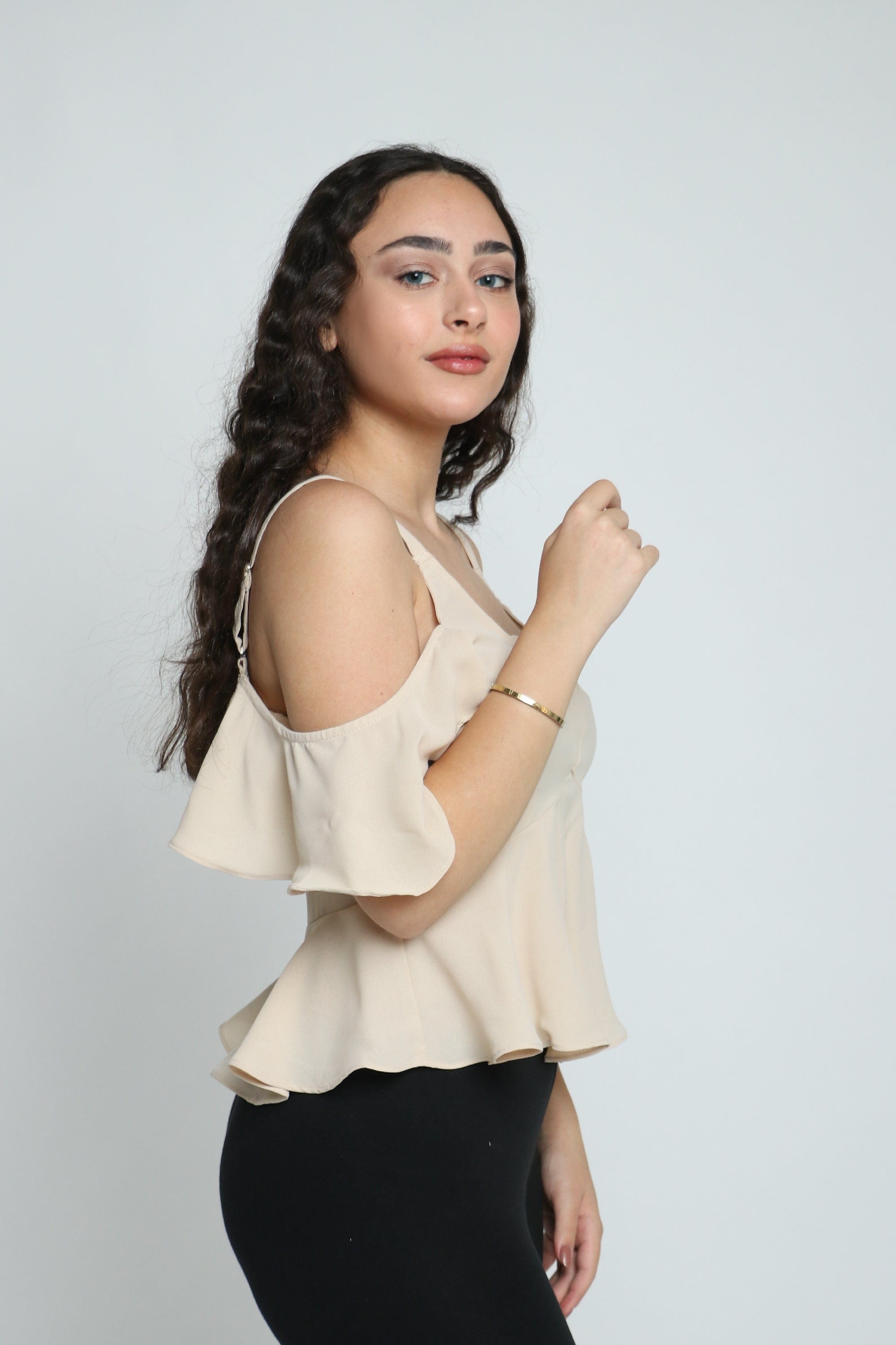 ميكا بلوزة حمالات بأكتاف مكشوفة مكشكشة نسائي