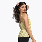 ميكا بلوزة مشجرة بأزرار جانبية وحمالات عريضة مكشكشة من أسفل نسائي