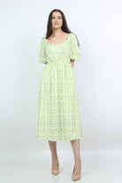 ميكا فستان ميدي بأكمام قصيرة مشجر بفتحة صدر عميقة