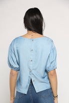 ميكا بلوزة بأكمام قصيرة بفتحة صدر مربعة