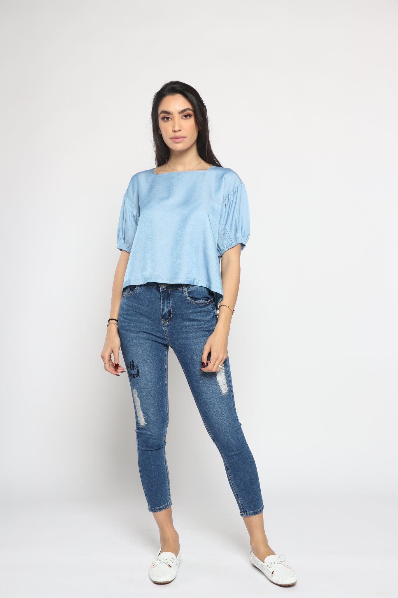 ميكا بلوزة بأكمام قصيرة بفتحة صدر مربعة