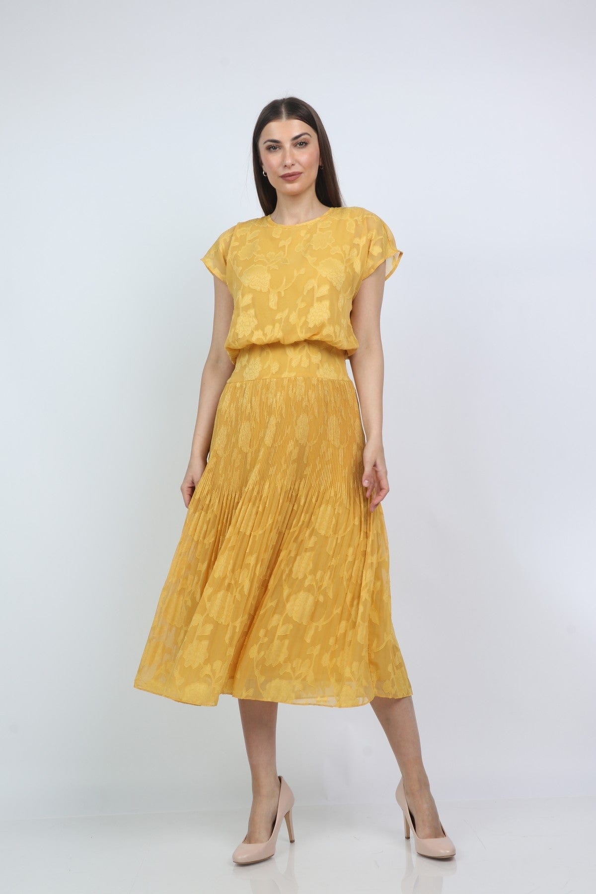 ميكا فستان ميدي مخصر بكم قصير