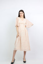 ميكا فستان ميدي منقوش فتحة رقبة سبعة كم فراشة قصير