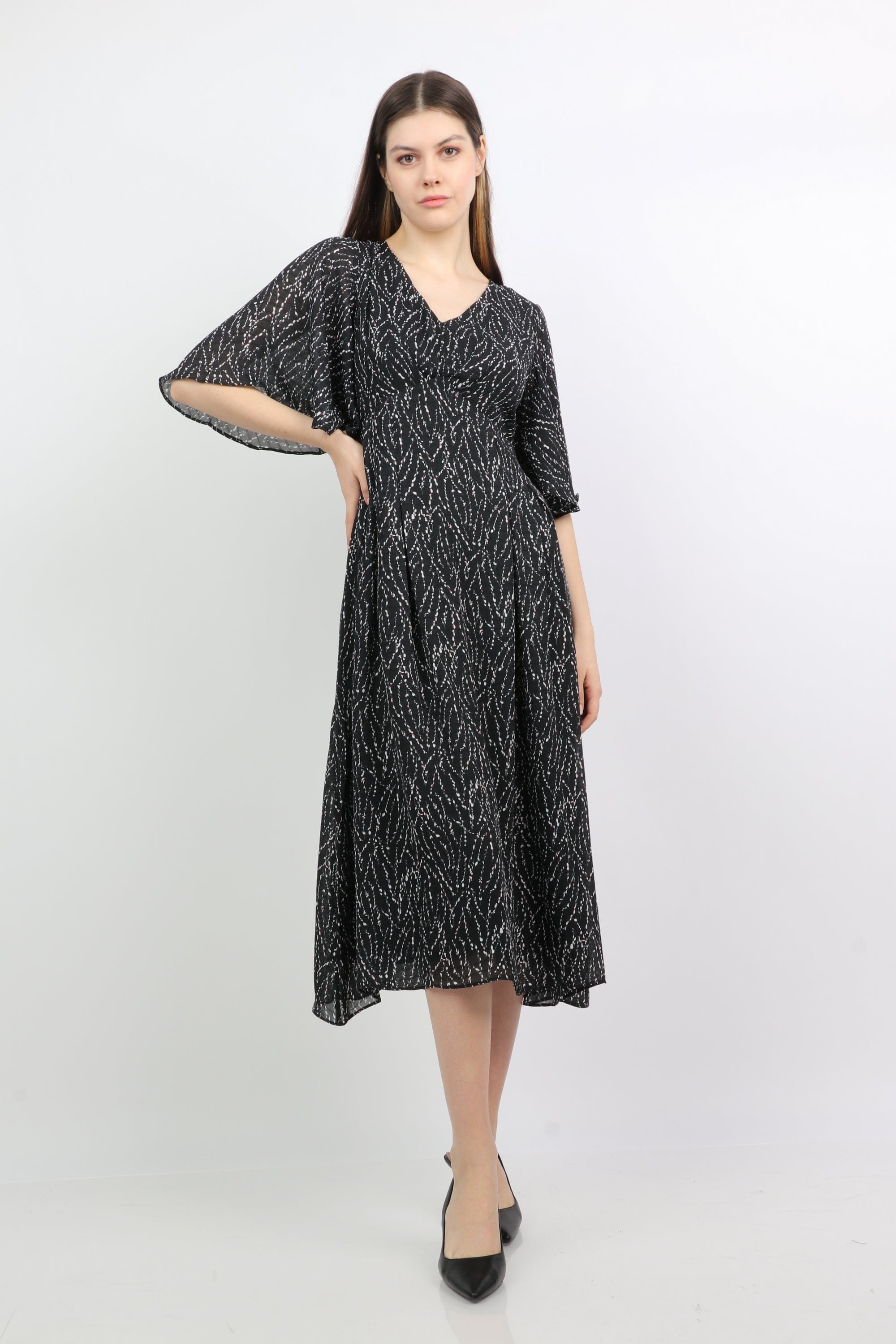 ميكا فستان ميدي منقوش فتحة رقبة سبعة كم فراشة قصير