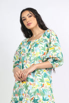 ميكا فستان ميدي مشجر بياقة مربعة كم قصير منفوش