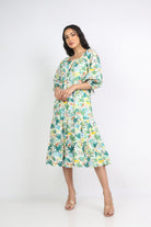 ميكا فستان ميدي مشجر بياقة مربعة كم قصير منفوش