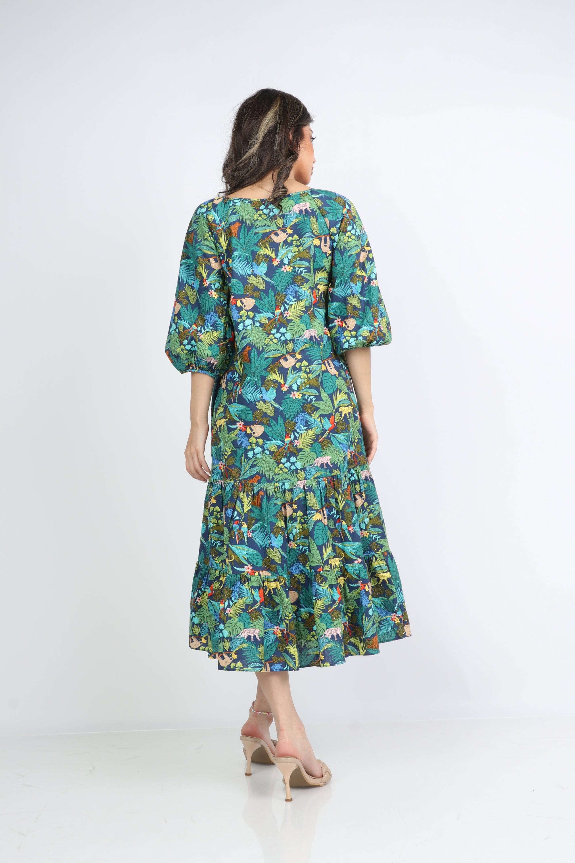 ميكا فستان ميدي مشجر بياقة مربعة كم قصير منفوش