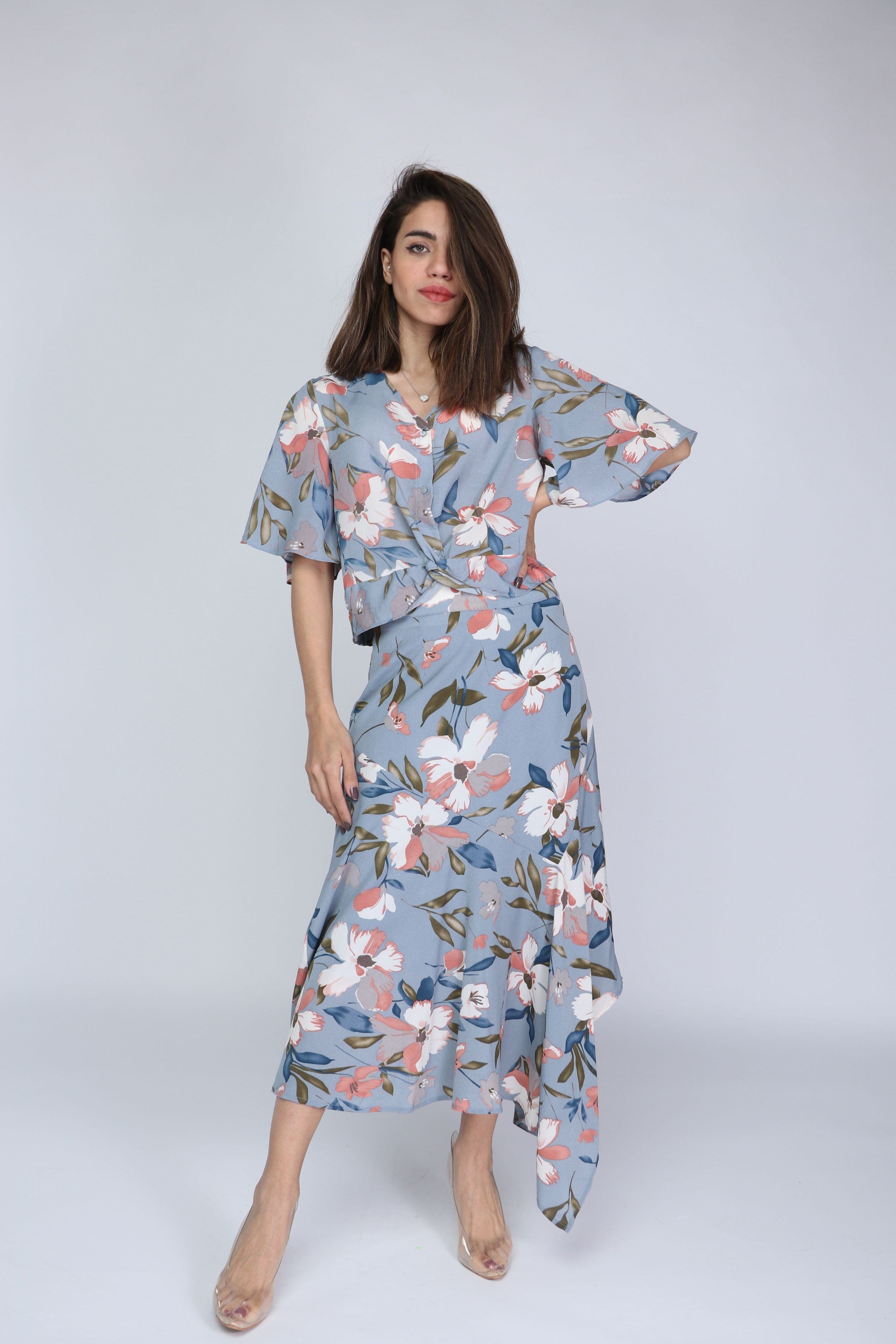 ميكا بلوزة مشجرة بأزرار أمامية وسيعة برقبة سبعة نص كم واسع نسائية